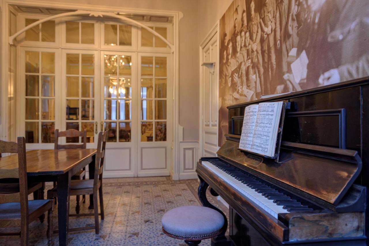 Отель Talbot House Поперинге Экстерьер фото